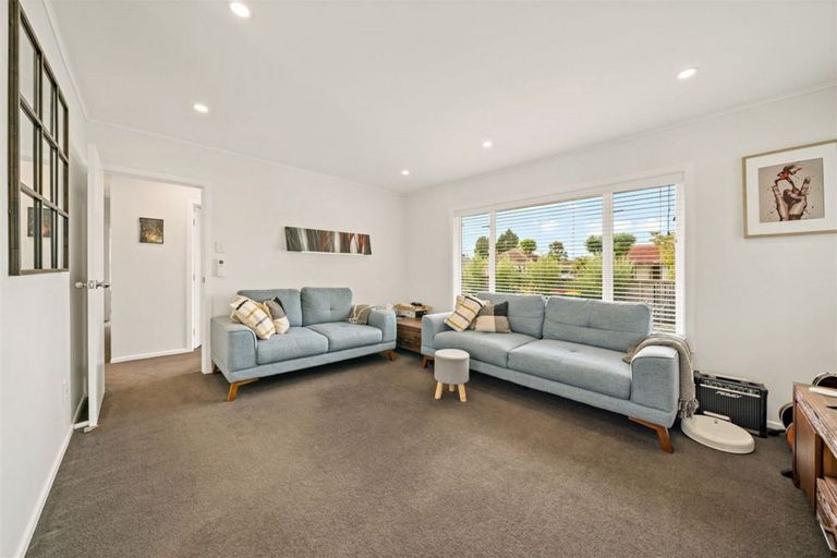 Photo of property in 4 London Street, Te Atatu Peninsula, Auckland, 0610