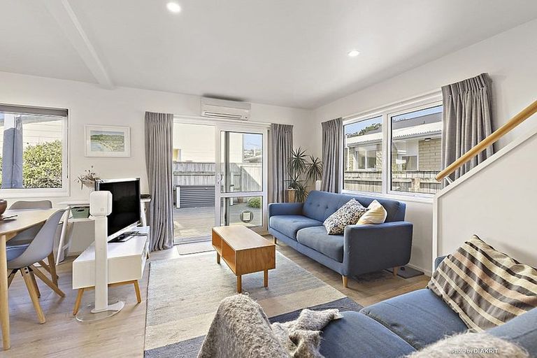 Photo of property in 6 Rua Street, Lyall Bay, Wellington, 6022