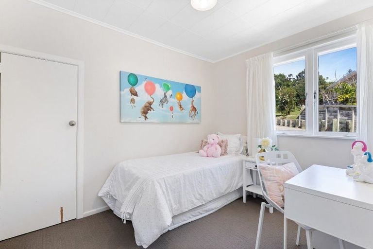 Photo of property in 64 Colwill Road, Massey, Auckland, 0614