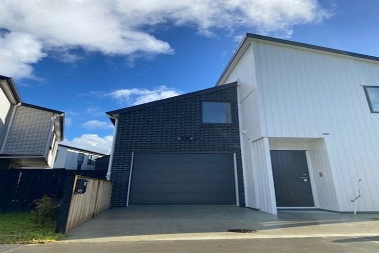 Photo of property in 18a Winfield Road, Kumeu, 0810