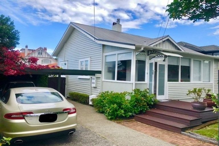 Photo of property in 11 Ocean View Road, Milford, Auckland, 0620