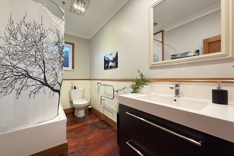 Photo of property in 12 Tirangi Road, Rongotai, Wellington, 6022