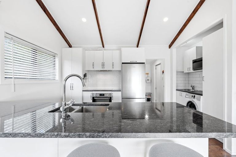 Photo of property in 5b Kauri Road, Stanmore Bay, Whangaparaoa, 0932