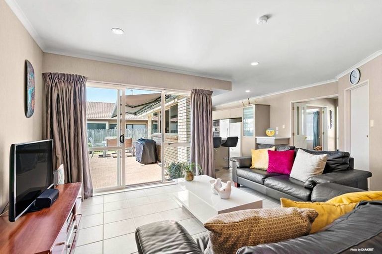 Photo of property in 19 Newinn Crescent, East Tamaki Heights, Auckland, 2016