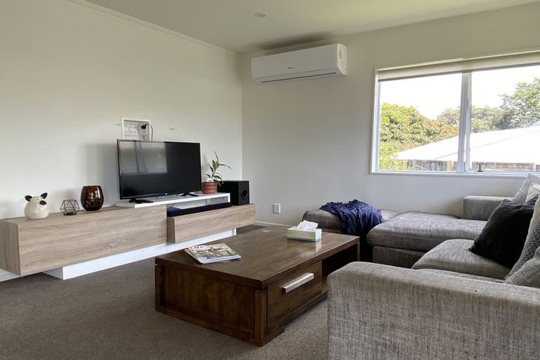 Photo of property in 2/12 Duncan Avenue, Te Atatu South, Auckland, 0610