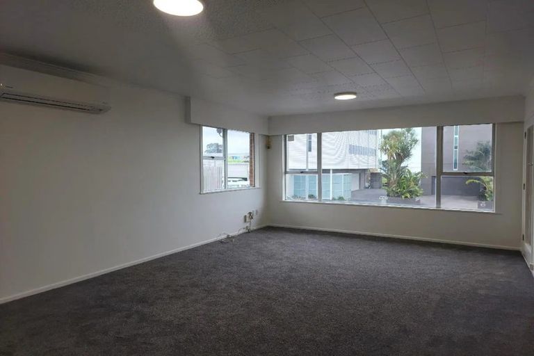 Photo of property in 148 Molesworth Street, New Plymouth, 4312