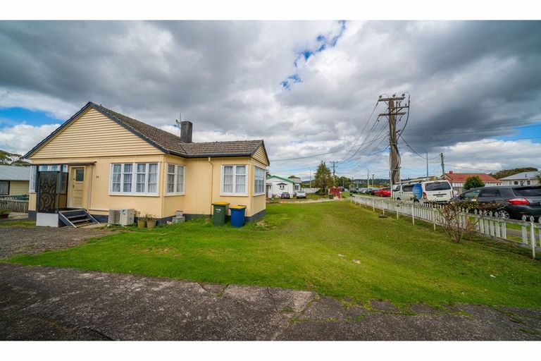 Photo of property in 2 Fruitvale Road, New Lynn, Auckland, 0600