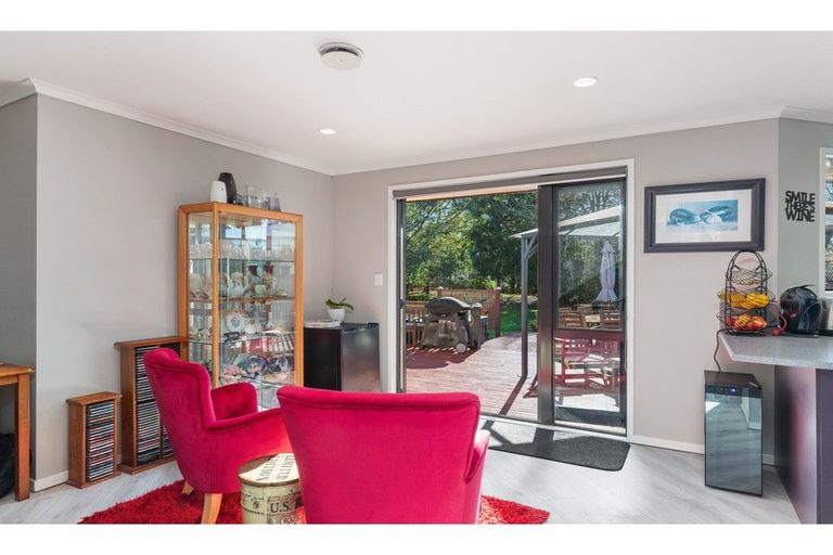 Photo of property in 6 Raukawa Grove, Waiuku, 2123