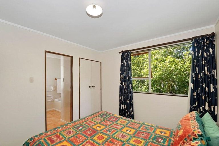 Photo of property in 45 Daffodil Street, Titirangi, Auckland, 0604
