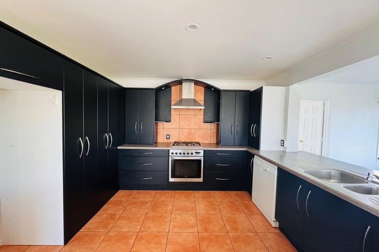 Photo of property in 69 Royal Oak Drive, Kelvin Grove, Palmerston North, 4414