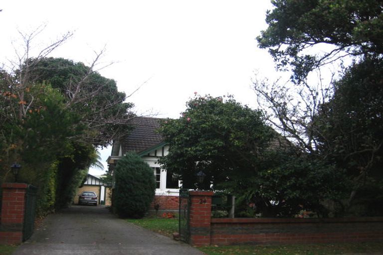 Photo of property in 24 Hinau Street, Woburn, Lower Hutt, 5010