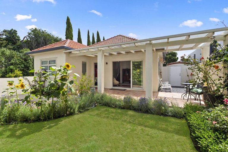 Photo of property in 1/15 Sylvan Park Avenue, Milford, Auckland, 0620
