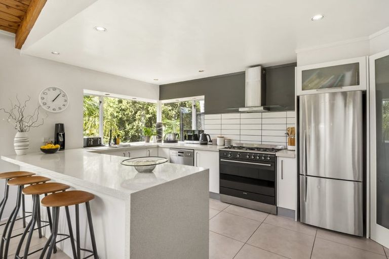 Photo of property in 2/12a Mcdowell Crescent, Hillcrest, Auckland, 0627