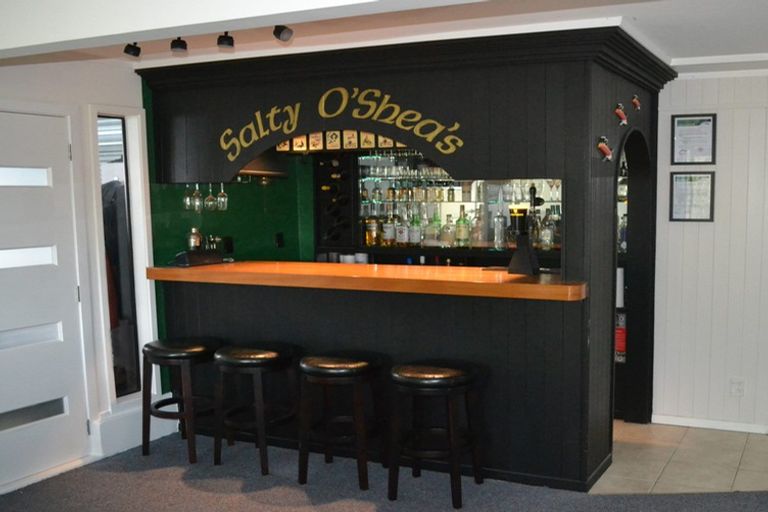 Photo of property in 16 Anaheim Place, Churton Park, Wellington, 6037