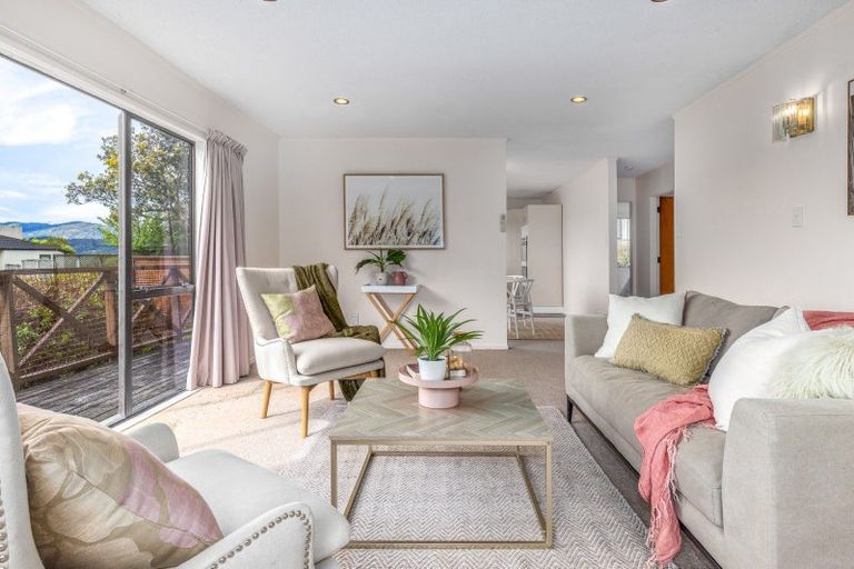 Photo of property in 16 The Crowsnest, Whitby, Porirua, 5024