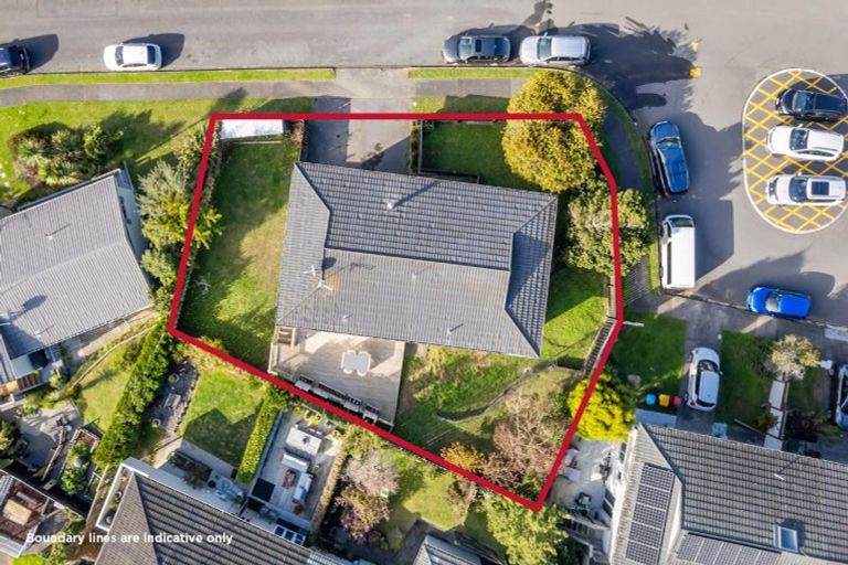 Photo of property in 18 Yarrow Place, Papakowhai, Porirua, 5024