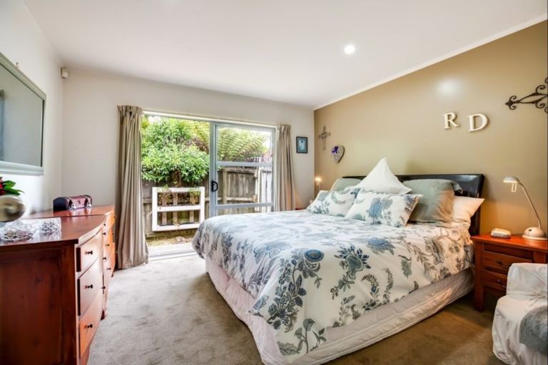 Photo of property in 122a Glendale Road, Glen Eden, Auckland, 0602
