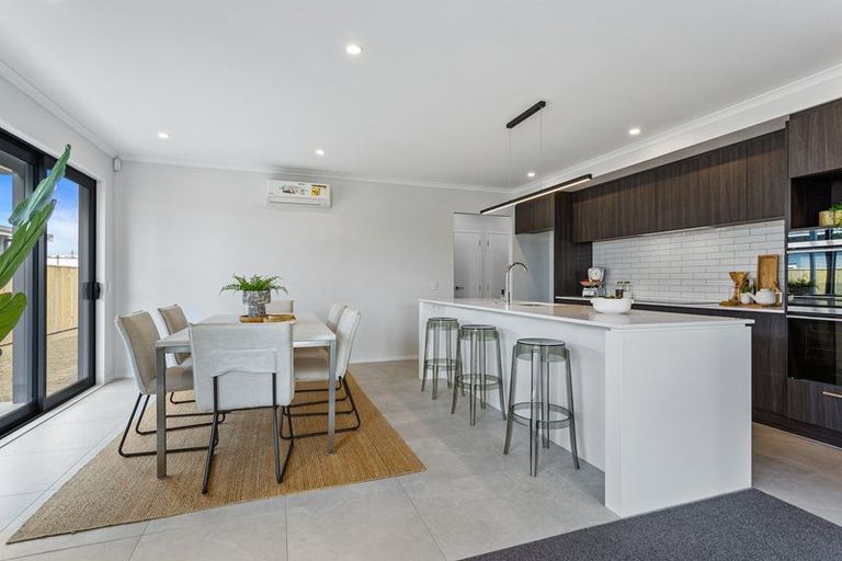 Photo of property in 29 Tiromoana Drive, Red Beach, 0932