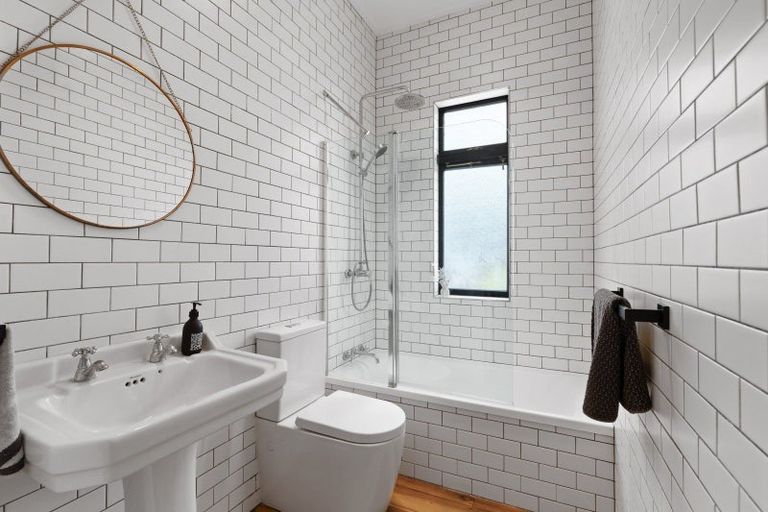 Photo of property in 932 Heaphy Terrace, Fairfield, Hamilton, 3214