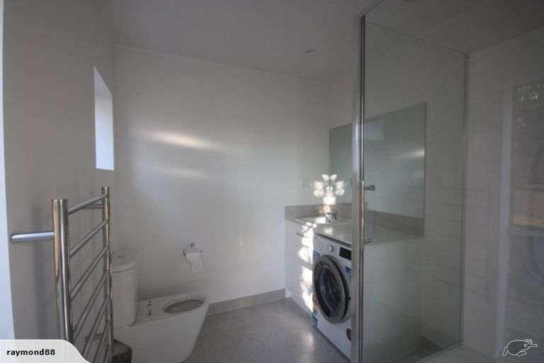 Photo of property in 3/104 East Coast Road, Forrest Hill, Auckland, 0620