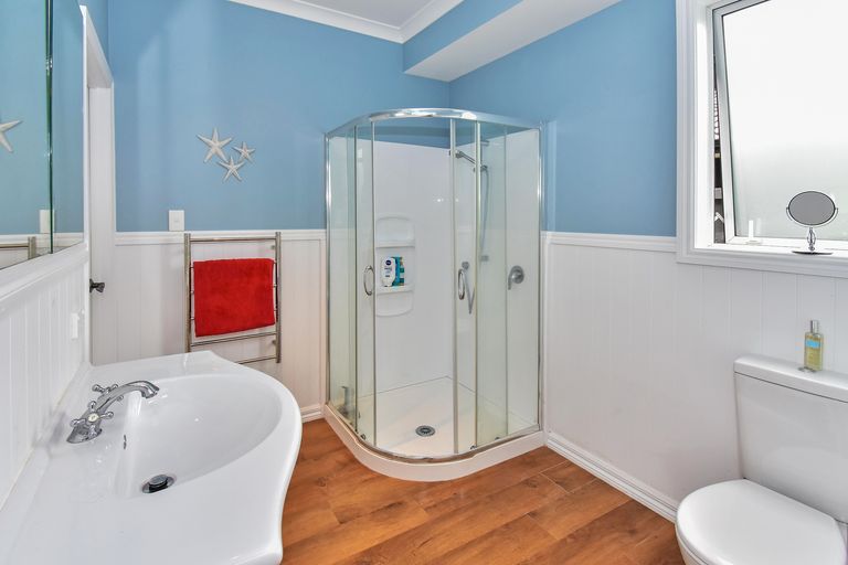 Photo of property in 9 Fountain Avenue, Karaka, Papakura, 2113