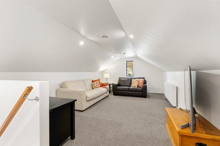 Photo of property in 2 Bridesdale Drive, Lake Hayes, Queenstown, 9304
