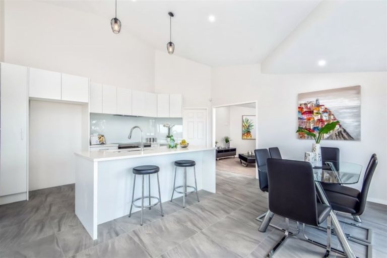 Photo of property in 28a Luckens Road, West Harbour, Auckland, 0618