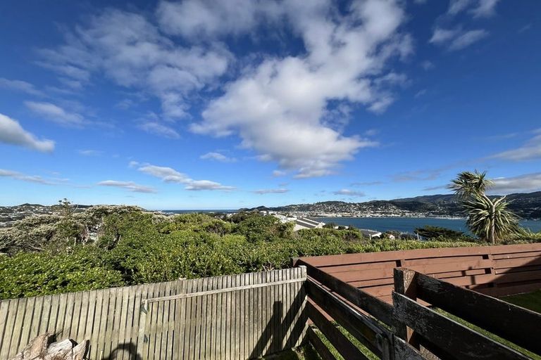 Photo of property in 38 Duchess Place, Maupuia, Wellington, 6022