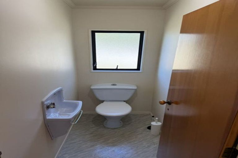 Photo of property in 28 Ronald Macken Place, Windsor Park, Auckland, 0632