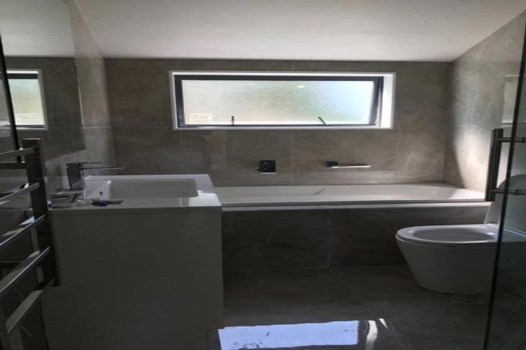 Photo of property in 3 Sunward Rise, Glenfield, Auckland, 0629