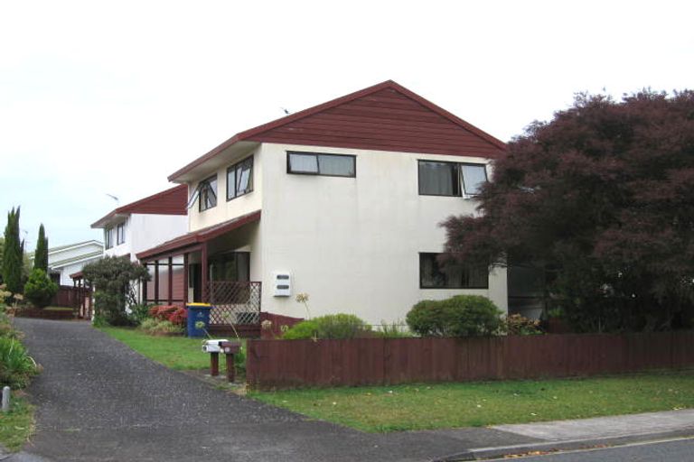 Photo of property in 102a Manhattan Heights, Glendene, Auckland, 0602