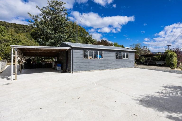 Photo of property in 152 Doctors Point Road, Waitati, 9085