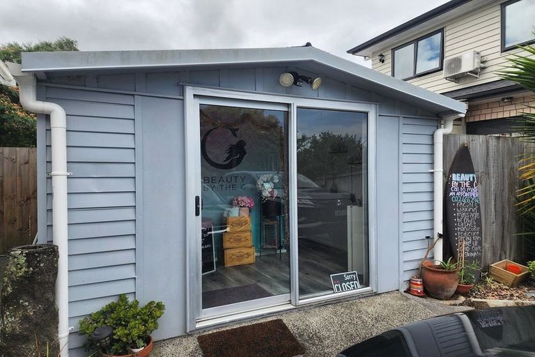 Photo of property in 3 Gregg Place, Sunnyvale, Auckland, 0612