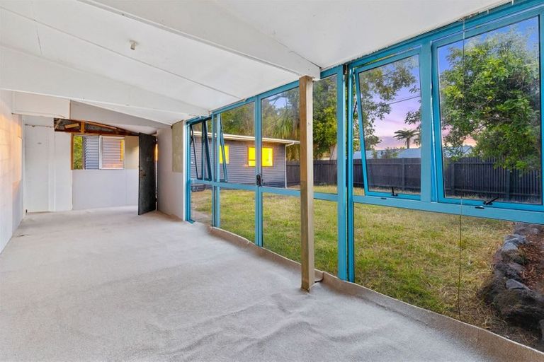 Photo of property in 11 Ranui Station Road, Ranui, Auckland, 0612