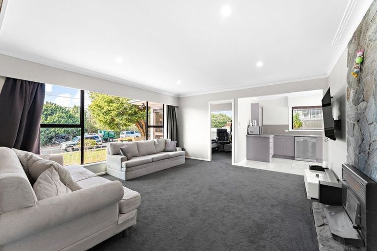 Photo of property in 18 Murray Road, Te Atatu Peninsula, Auckland, 0610