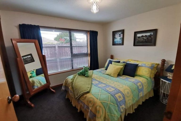 Photo of property in 11 Amdale Avenue, Broomfield, Christchurch, 8042