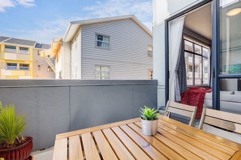 Photo of property in 2/27 Drummond Street, Mount Cook, Wellington, 6021