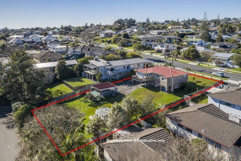 Photo of property in 13 Newington Road, Henderson, Auckland, 0612