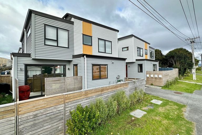 Photo of property in 1/4 Edgerton Road, Te Atatu Peninsula, Auckland, 0610