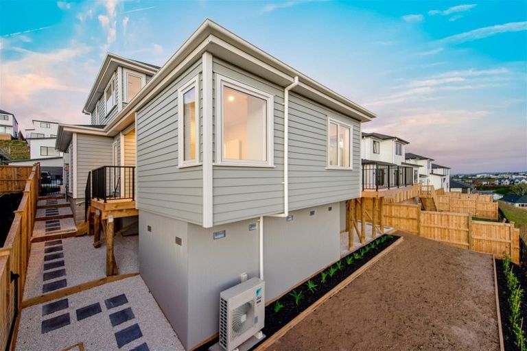 Photo of property in 175 Godfrey Drive, Orewa, 0931