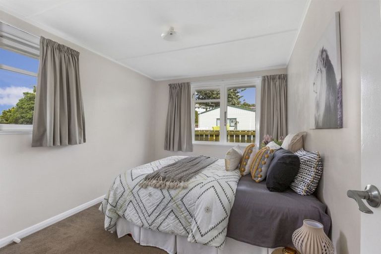 Photo of property in 2a Taupiri Crescent, Titahi Bay, Porirua, 5022