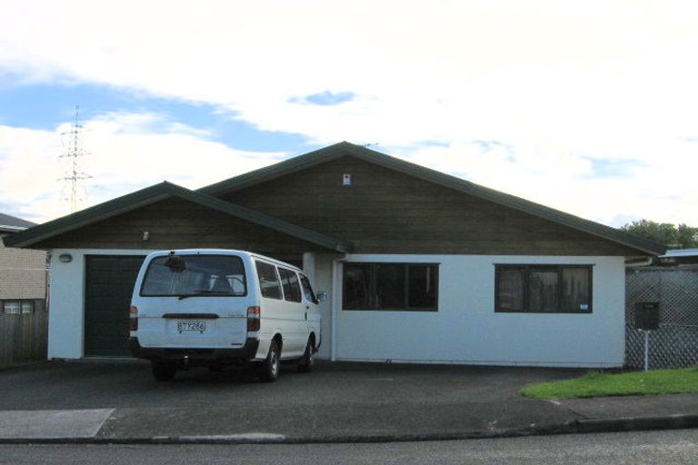 Photo of property in 6a Karamu Street, Te Atatu Peninsula, Auckland, 0610