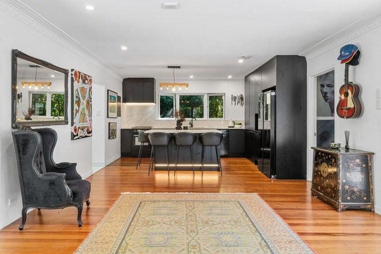 Photo of property in 31 Valley Road, Titirangi, Auckland, 0604