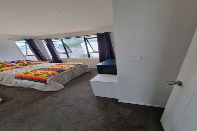 Photo of property in 2 Arnhem Place, Pukekohe, 2120