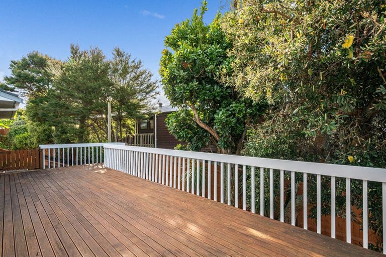 Photo of property in 15 Rosario Crescent, Red Beach, 0932