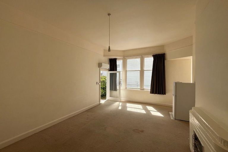 Photo of property in 2/106 Glenmore Street, Northland, Wellington, 6012