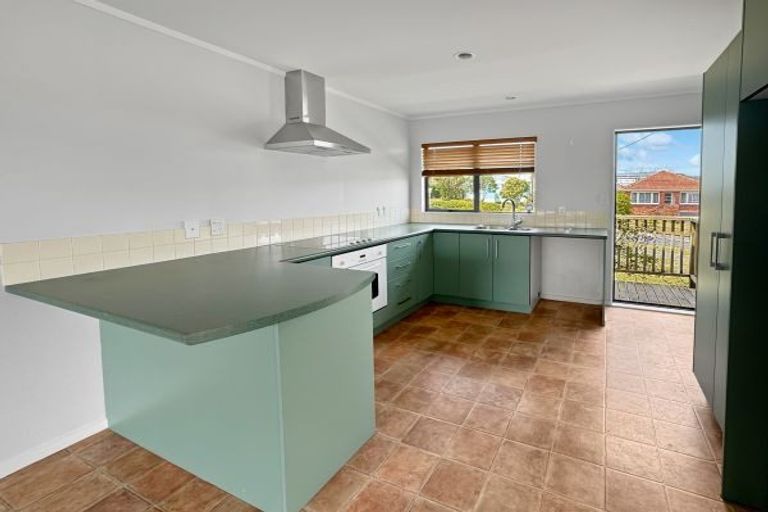 Photo of property in 43a Savoy Road, Glen Eden, Auckland, 0602