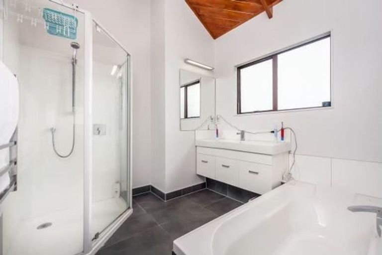 Photo of property in 6 Glucina Avenue, West Harbour, Auckland, 0618