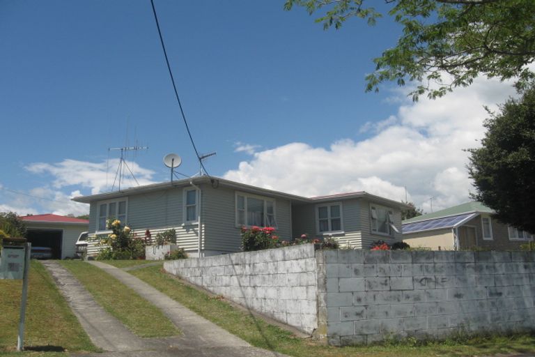 Photo of property in 24 Lee Street, Te Puke, 3119