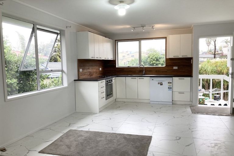 Photo of property in 69 Kemp Road, Massey, Auckland, 0614